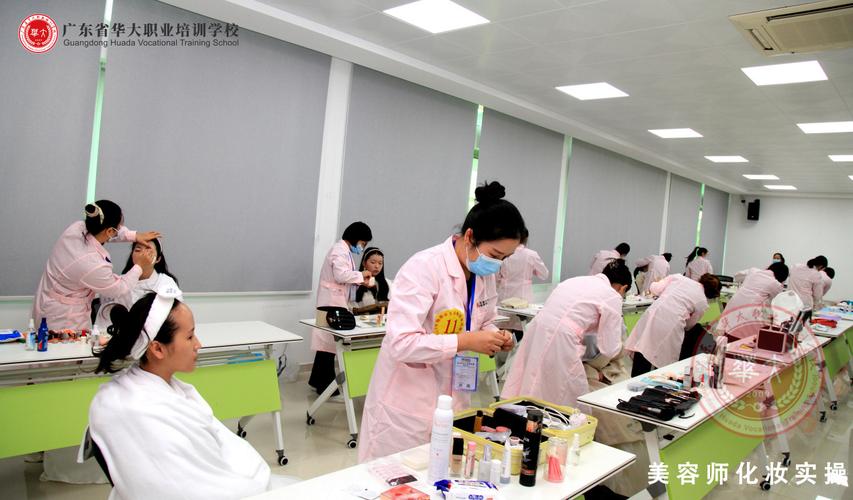 给大家普及下美容顾问培训学习教程免费下载美容顾问的工作内容和流程