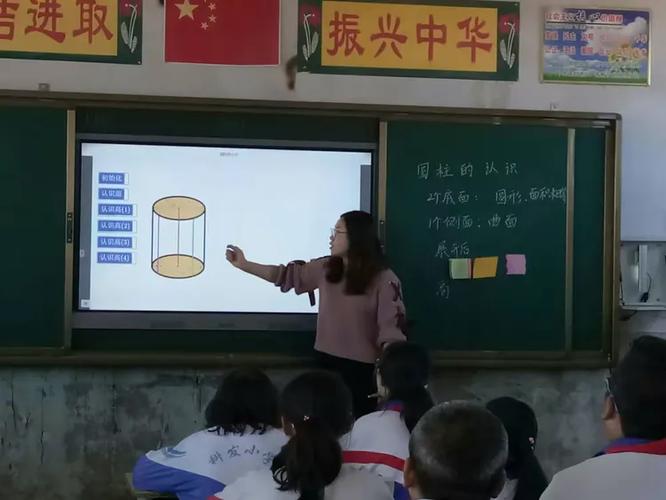 给大家普及下电子白板课件学习教程免费下载电子白板课件怎么做